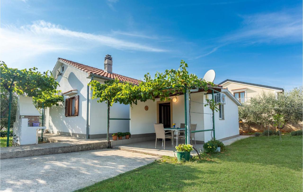 1 Bedroom Beautiful Apartment In Linardići Exterior foto