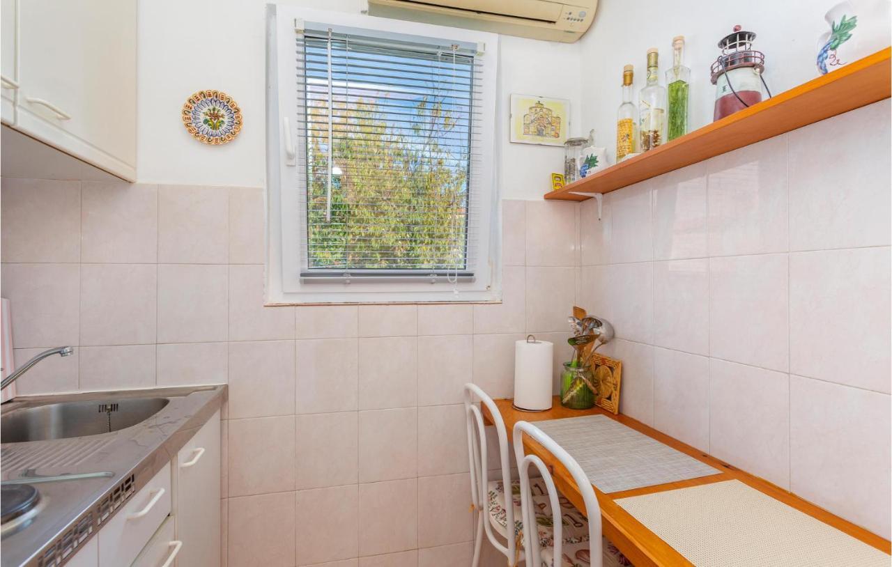 1 Bedroom Beautiful Apartment In Linardići Exterior foto