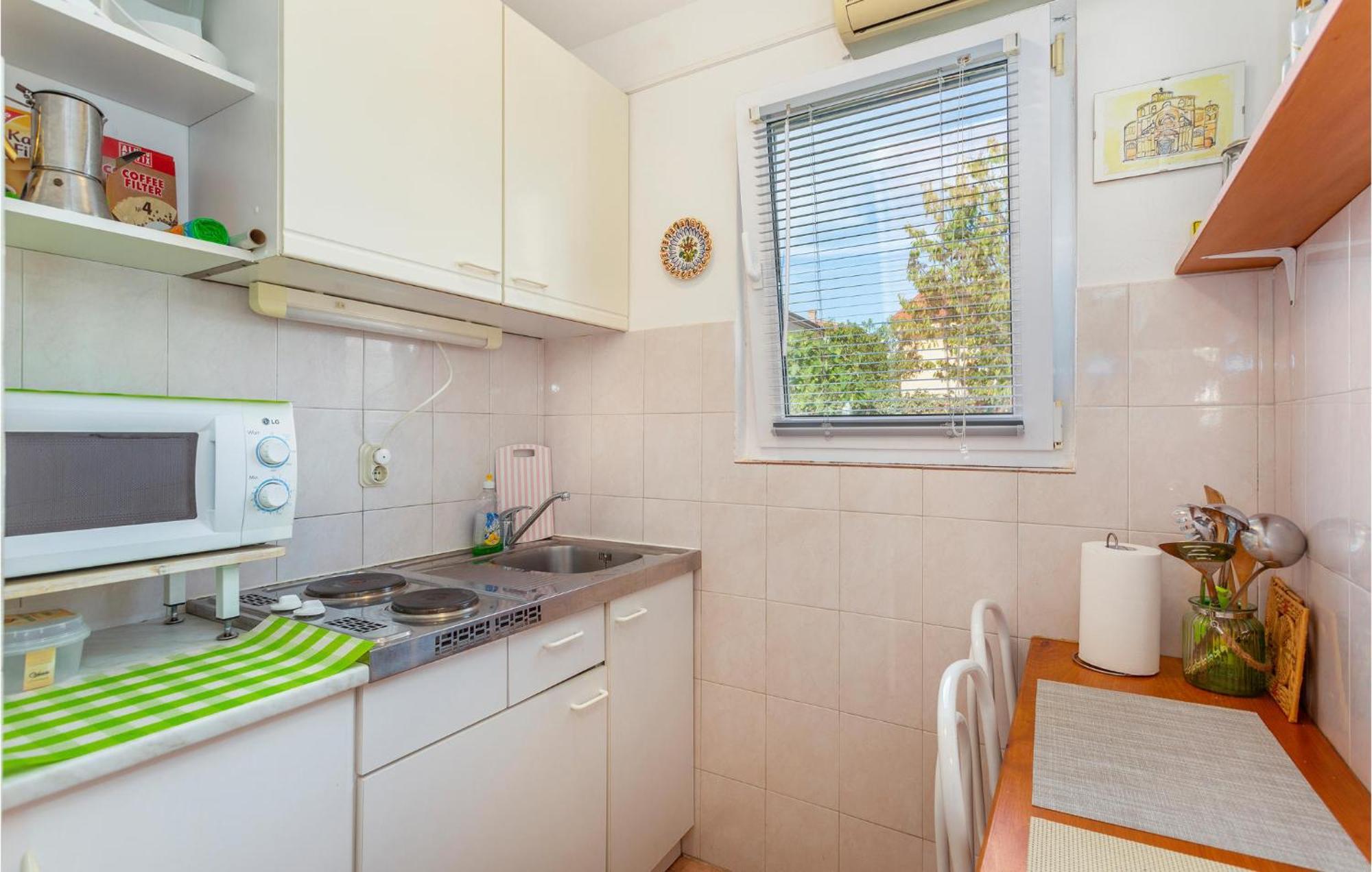 1 Bedroom Beautiful Apartment In Linardići Exterior foto